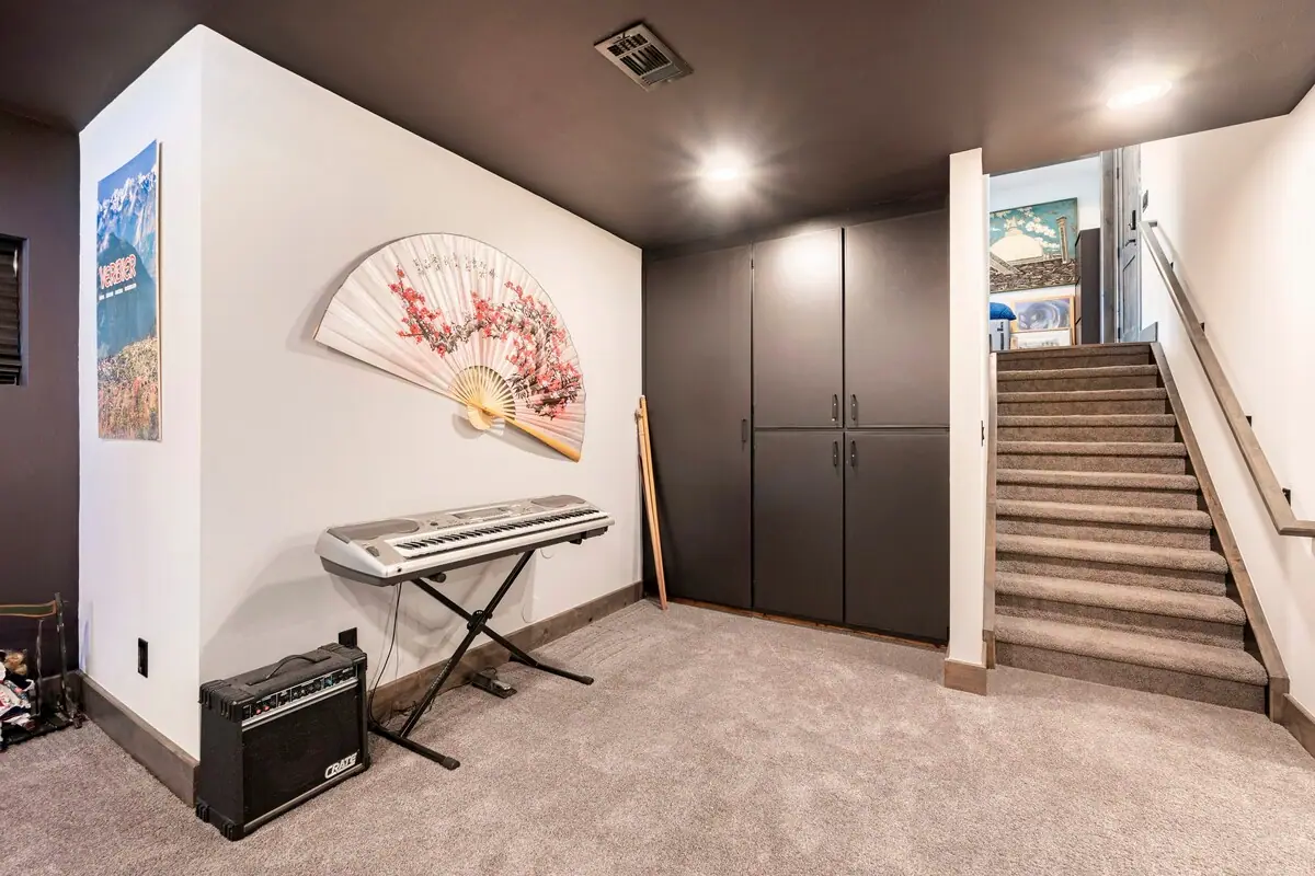 Garden-level lounge — Evergreen Mountain House