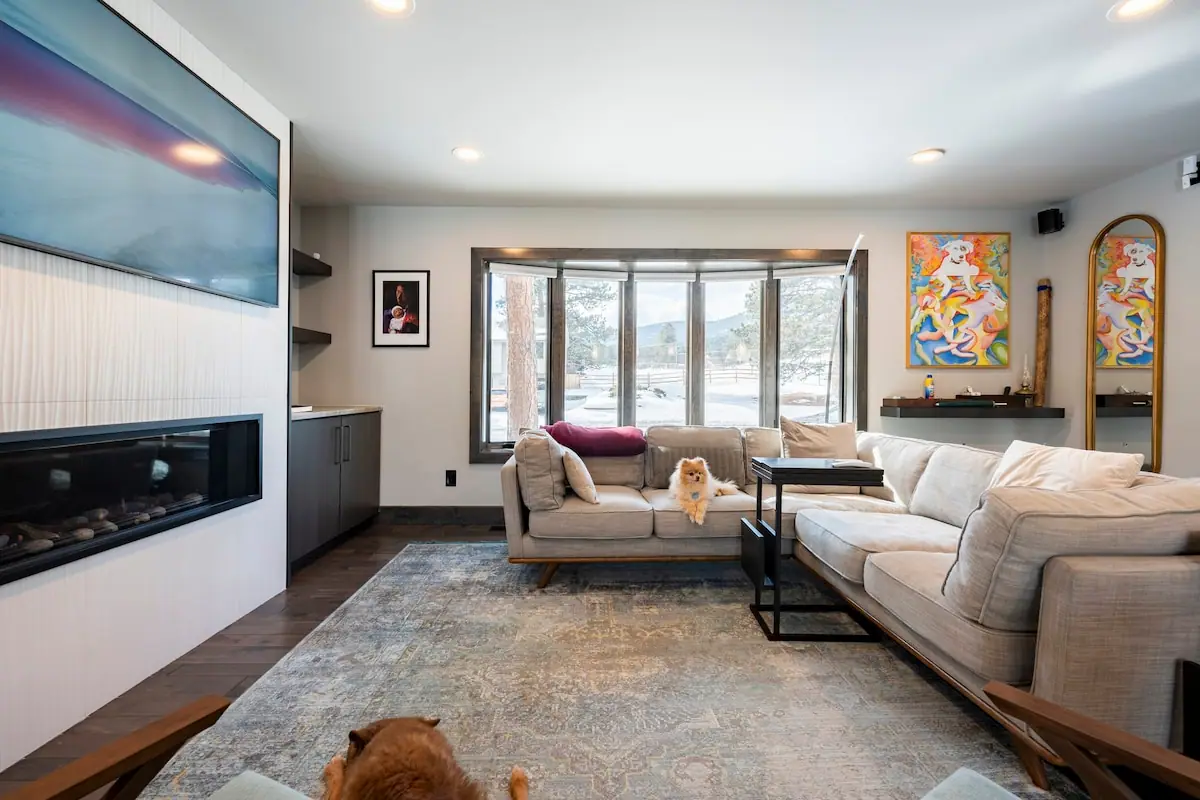 Living room with mountain views — Evergreen Mountain House