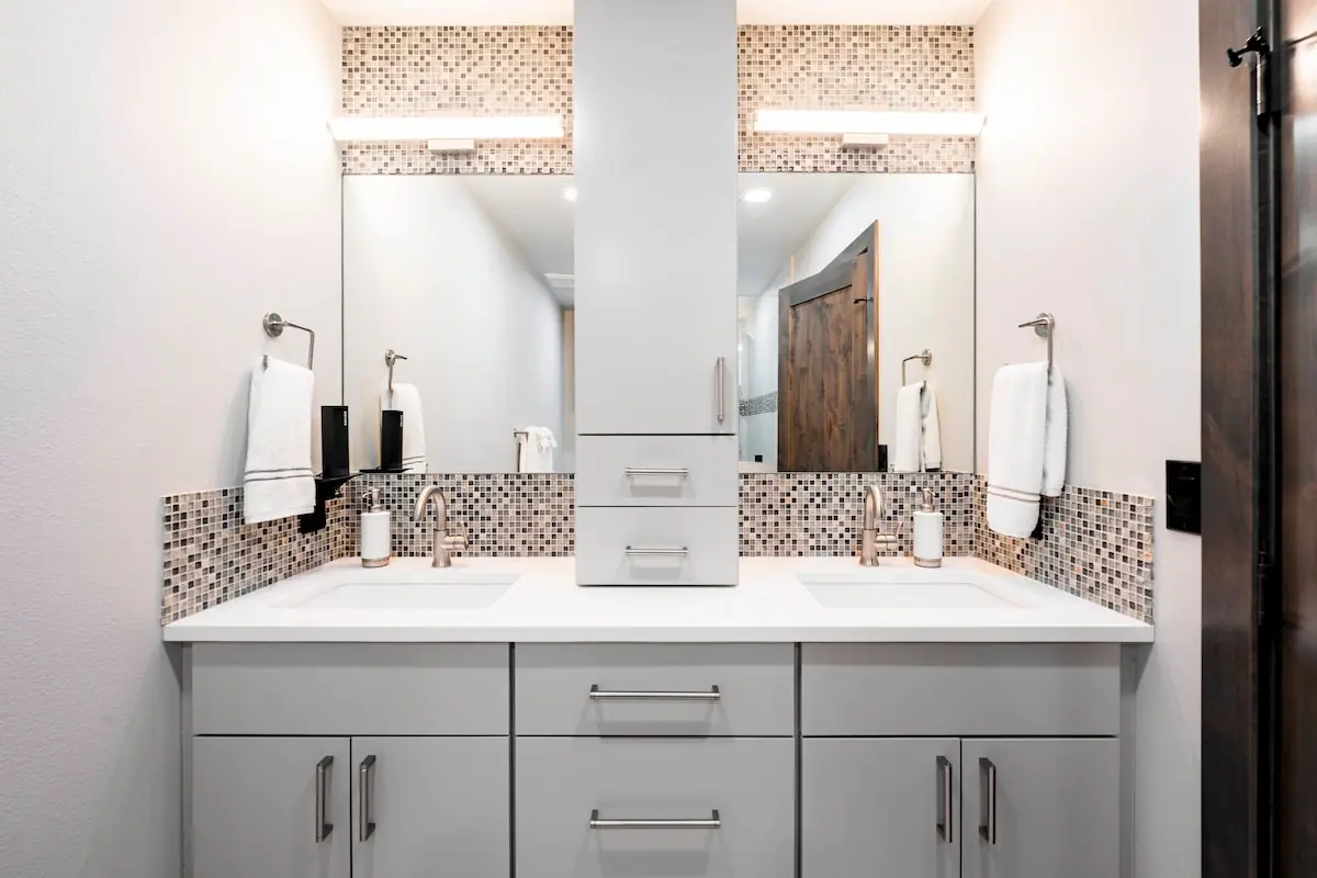 Double-vanity bathroom — Evergreen Mountain House